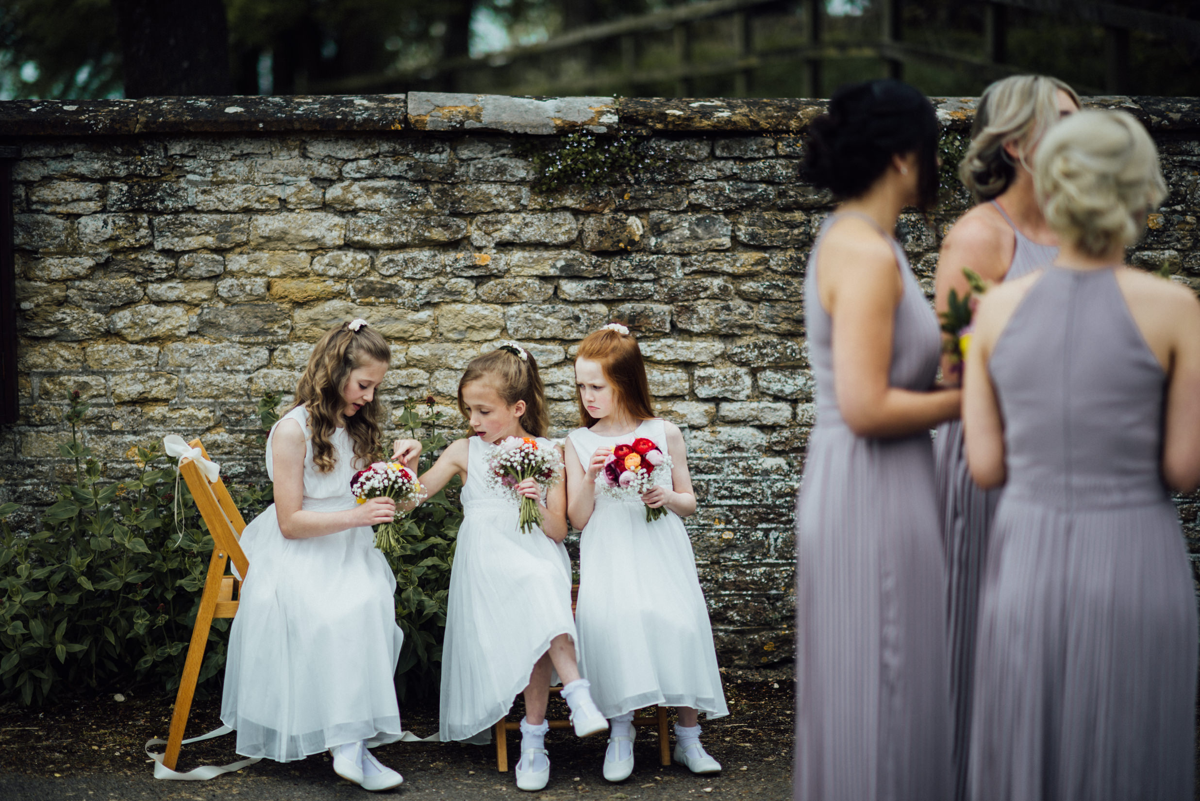 flower girls, wedding pose, cotswolds wedding photographer, alternative wedding photographer