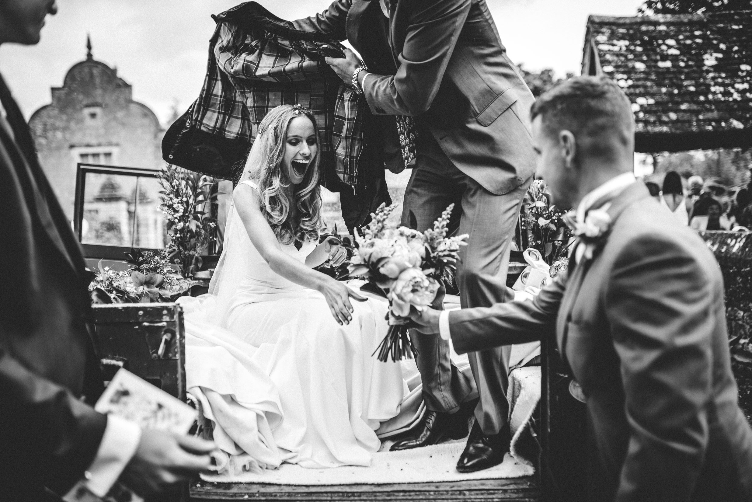 rainy wedding, cotswolds wedding photographer, alternative wedding photographer, creative weddingphotgrapher, documentary wedding photography