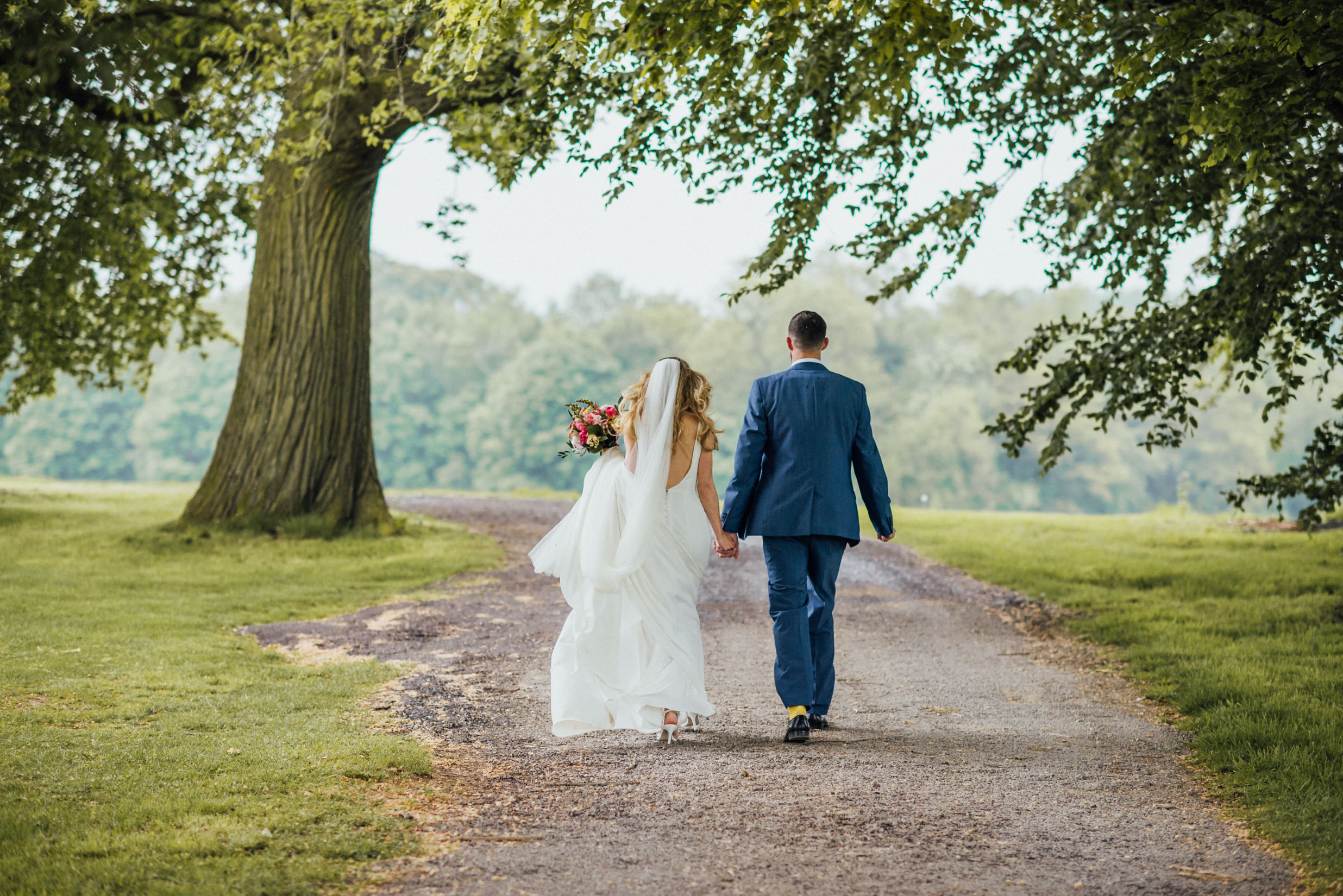 creative wedding photographer, wedding cotswolds, relaxed wedding portraits