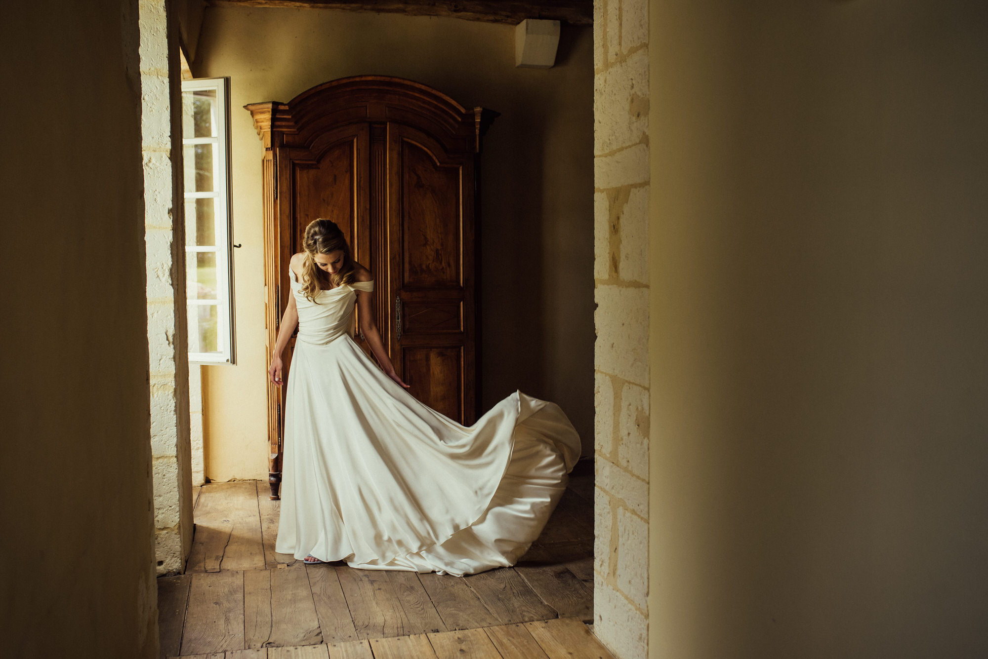 alternative wedding photographer, creative wedding photography, wedding dress