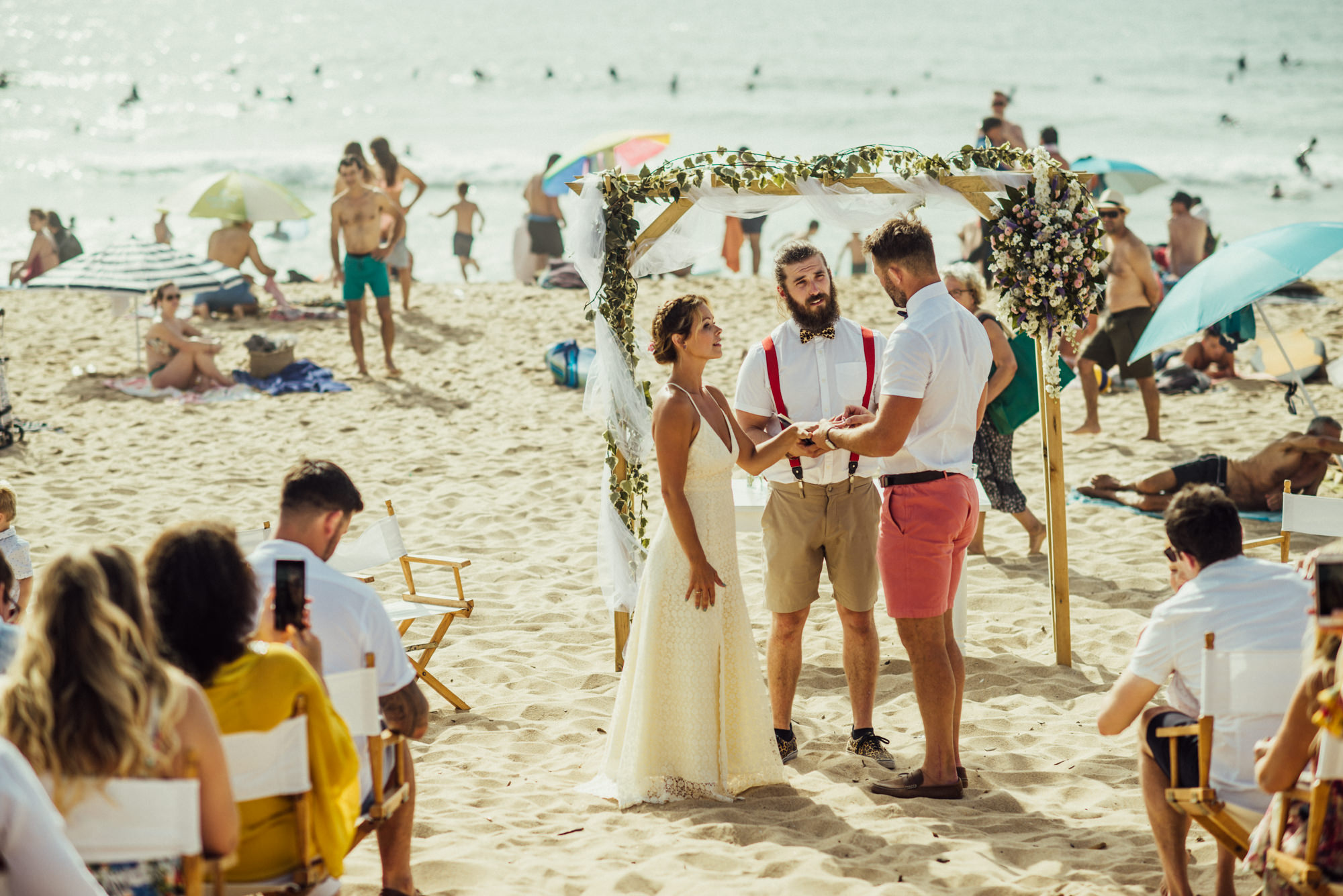 beach wedding, busy beach wedding, bedfordshire wedding photographer
