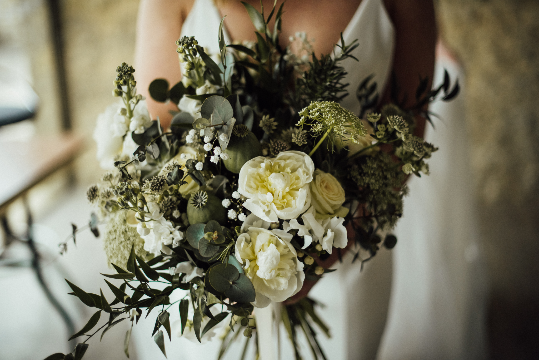wedding floristry, ceremony flowers, white wedding flowers, Stratton court barn wedding photographer, wedding bouquet
