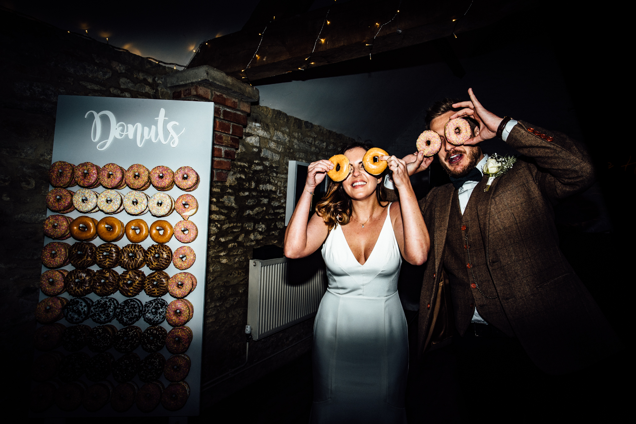stratton court barn wedding, doughnut wall
