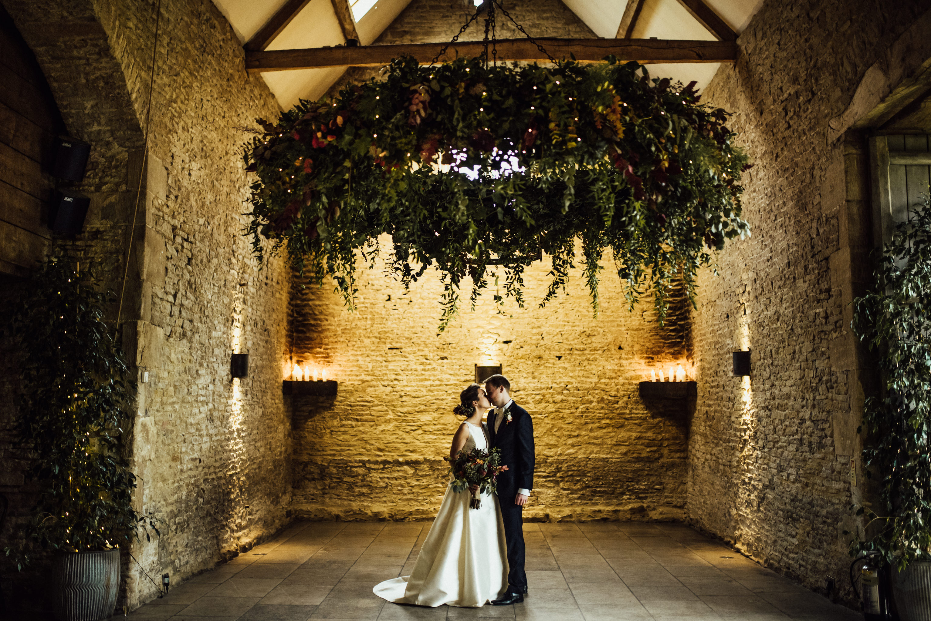 autumn wedding, autumn wedding stone barn, oxfordshire wedding, cotswolds wedding, michelle wood photographer, stone barn wedding photographer