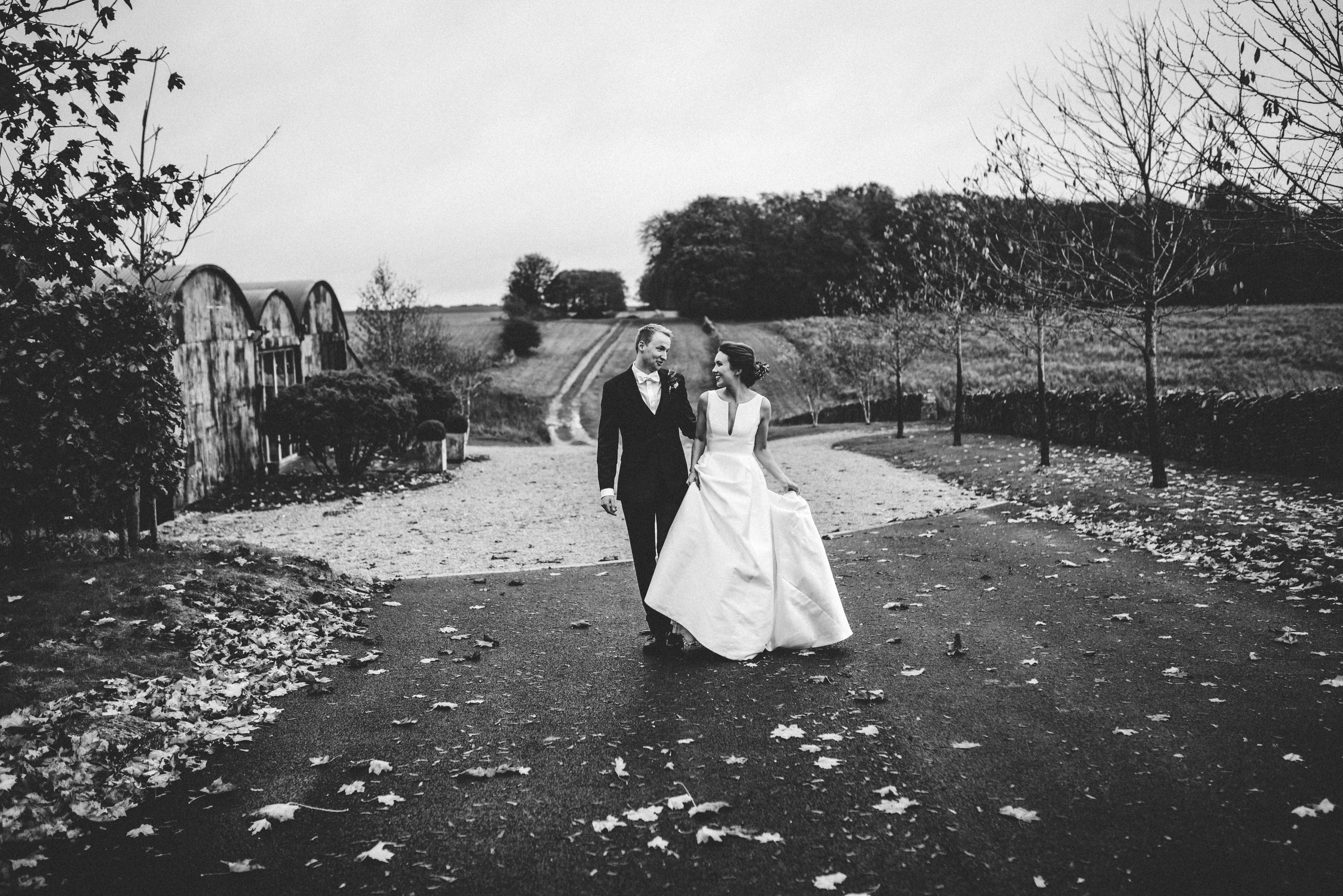 autumn wedding stone barn, oxfordshire wedding, cotswolds wedding, michelle wood photographer, stone barn wedding photographer