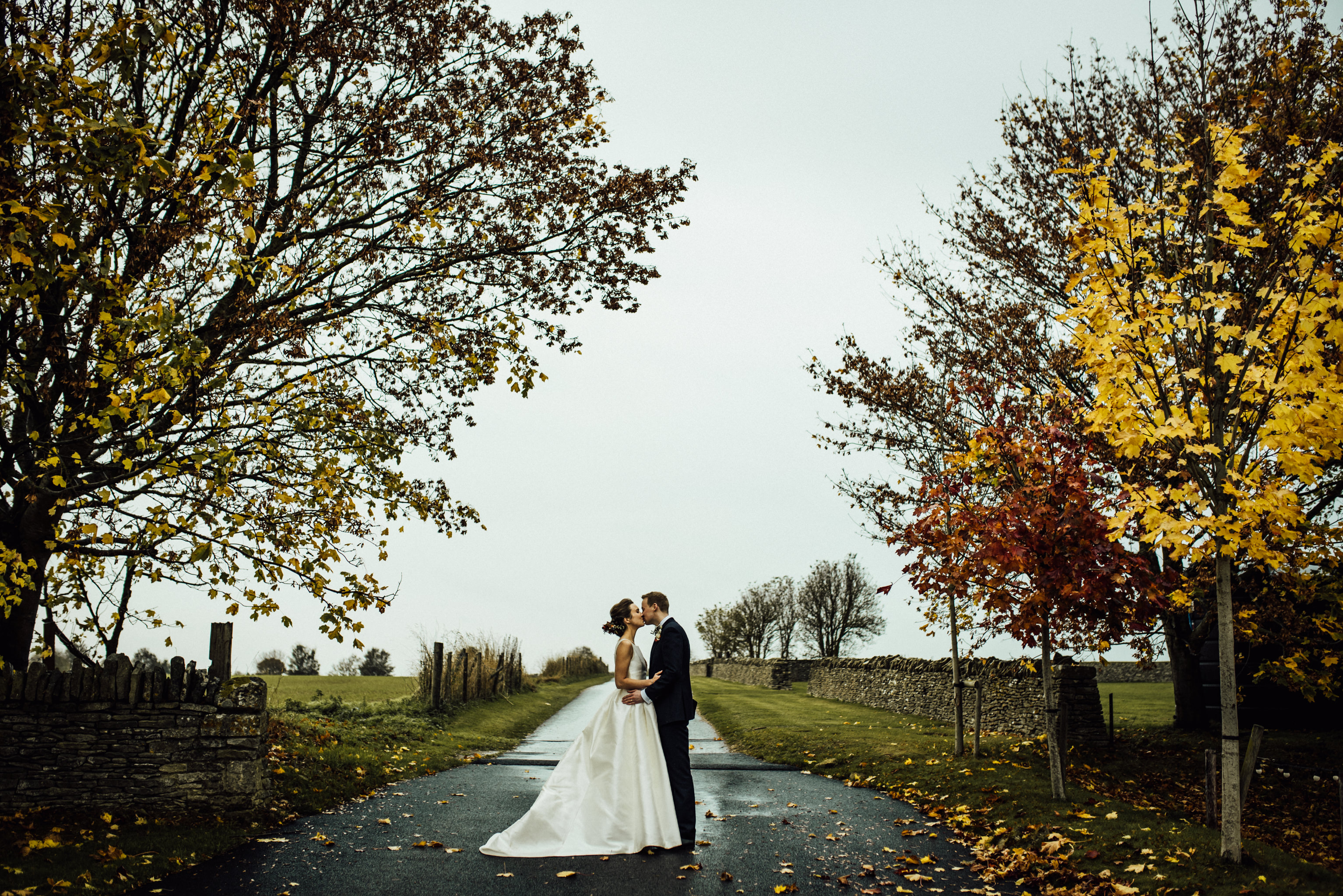 autumn wedding stone barn, oxfordshire wedding, cotswolds wedding, michelle wood photographer, stone barn wedding photographer