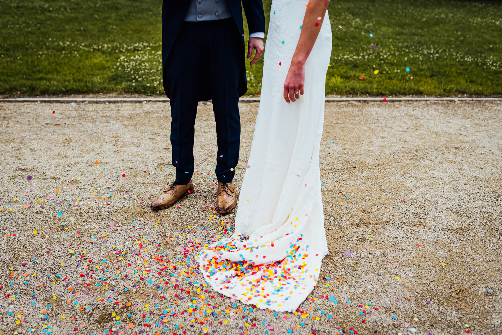 lots of confetti, outdoor wedding
